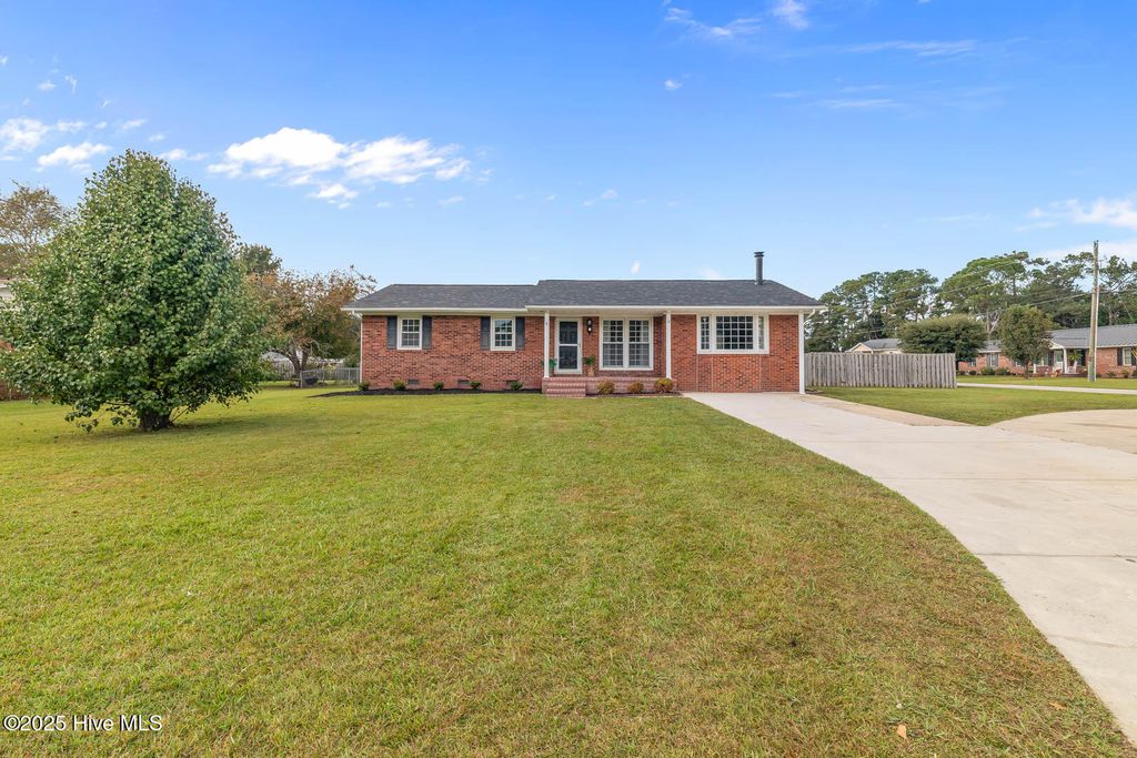 Photo of 5 Sheffield Road, Jacksonville, NC 28546 (MLS # 100535217)