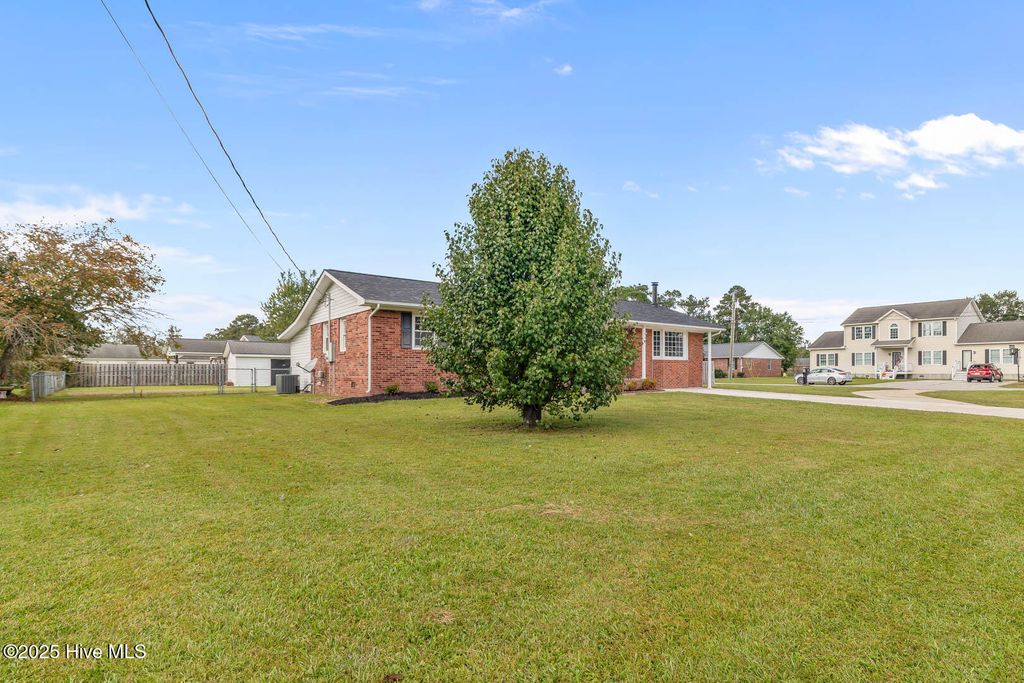 Photo of 5 Sheffield Road, Jacksonville, NC 28546 (MLS # 100535217)