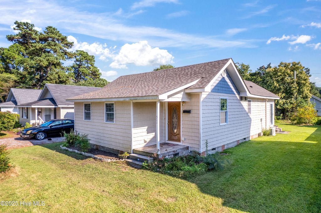 Photo of 511 Massachusetts Avenue, Elizabeth City, NC 27909 (MLS # 100533607)