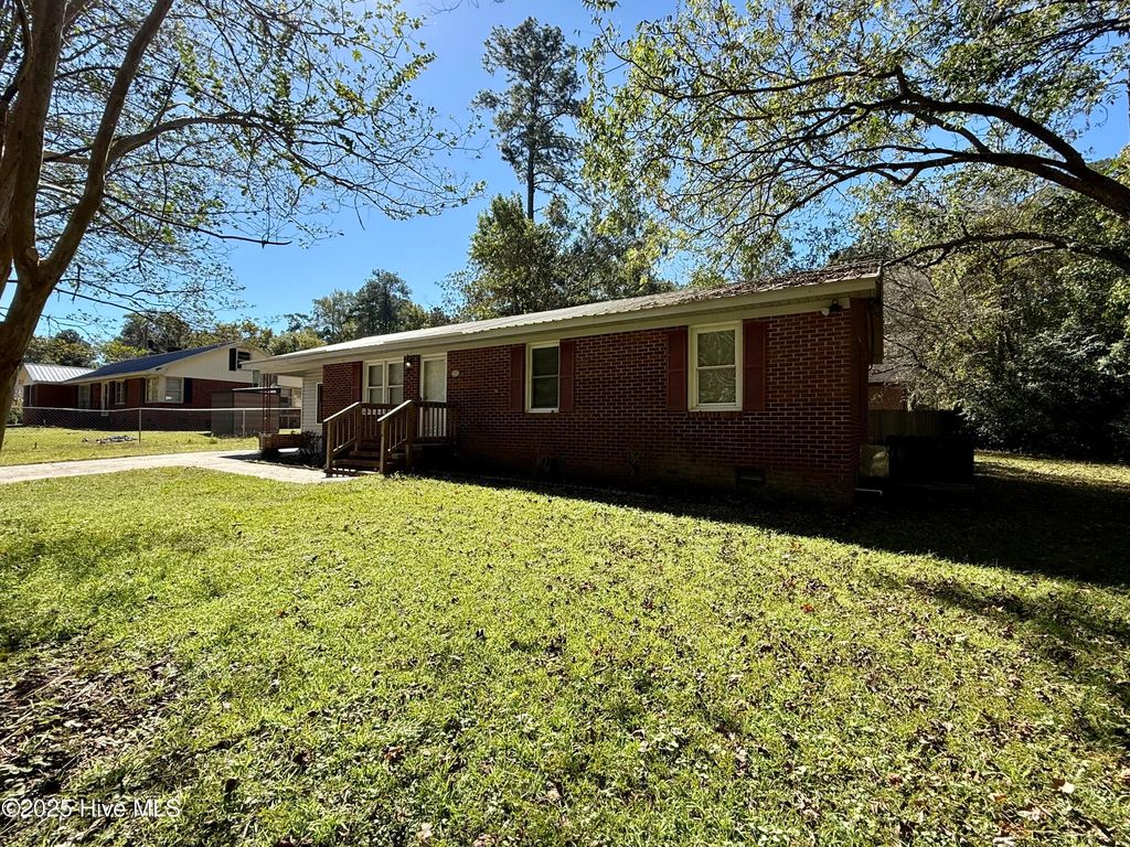 Photo of 403 Henderson Street, Williamston, NC 27892 (MLS # 100536882)