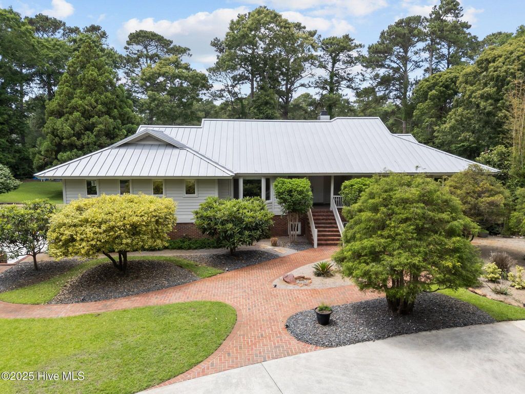 Photo of 605 Ravenswood Road, Hampstead, NC 28443 (MLS # 100483490)