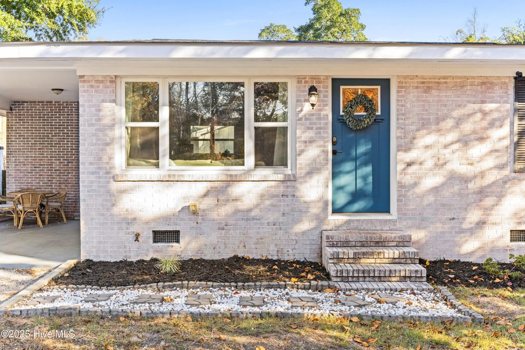 Photo of 426 Keziah Street, Oak Island, NC 28465 (MLS # 100542913)