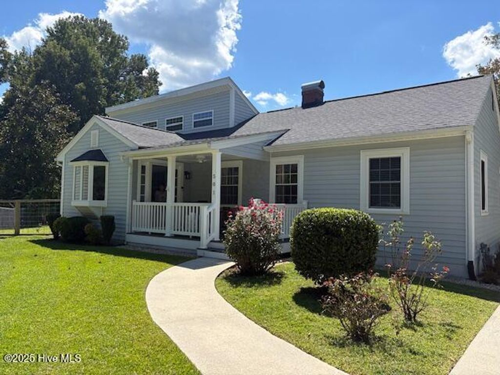 Photo of 501 Franklin Avenue, New Bern, NC 28560 (MLS # 100527335)