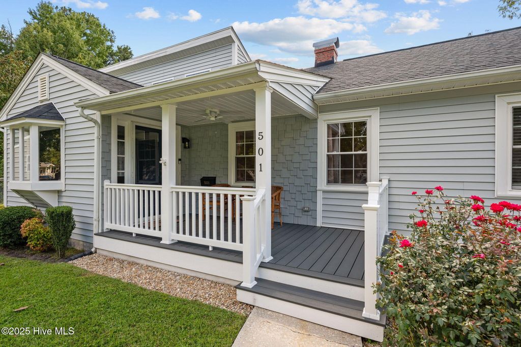 Photo of 501 Franklin Avenue, New Bern, NC 28560 (MLS # 100527335)