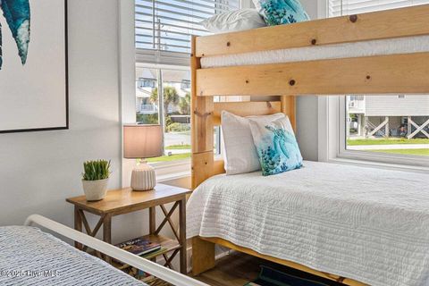 Tiny photo for 804 N Topsail Drive #D, Surf City, NC 28445 (MLS # 100543911)