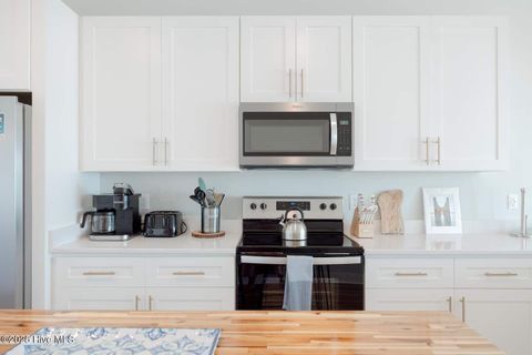 Tiny photo for 804 N Topsail Drive #D, Surf City, NC 28445 (MLS # 100543911)