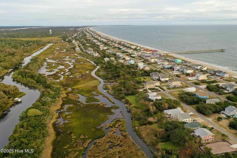 A home in Oak Island