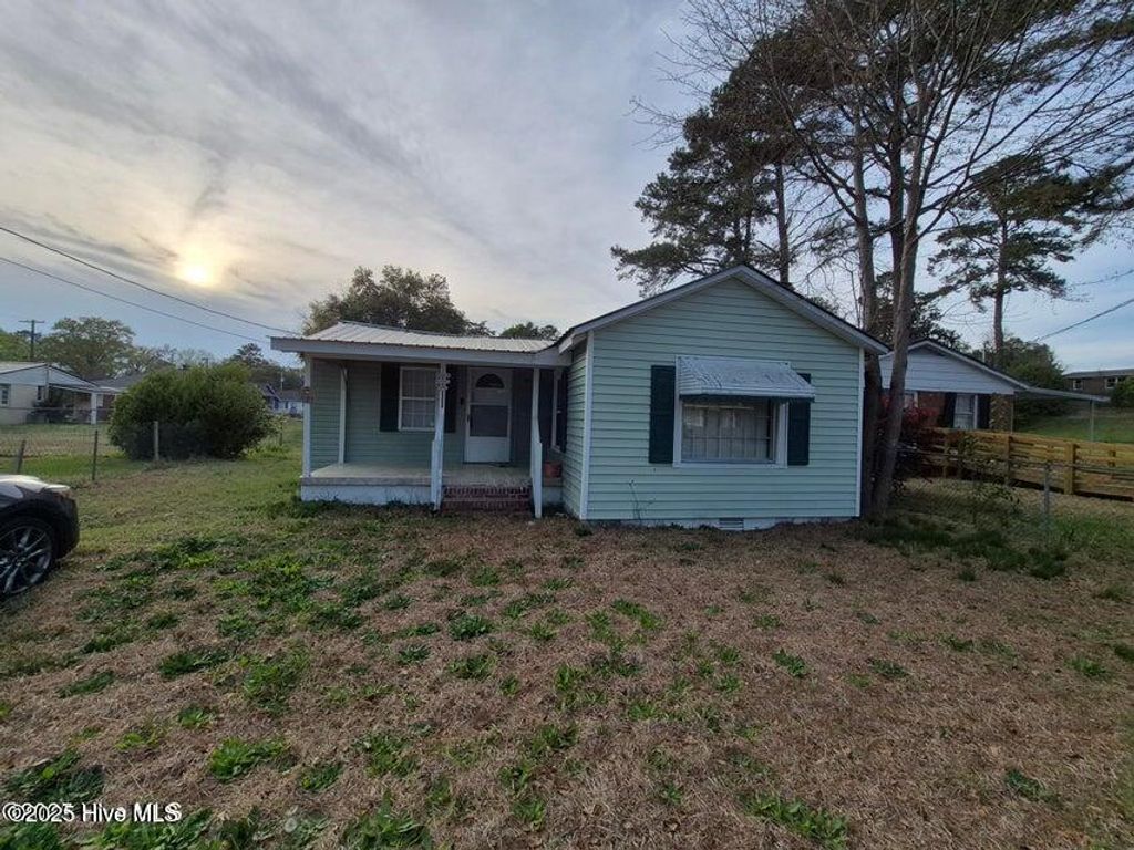 Photo of 106 N Secrest Street, Kinston, NC 28501 (MLS # 100538385)
