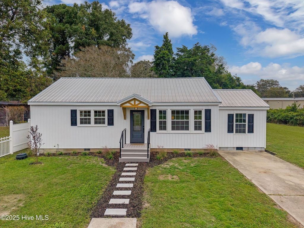 Photo of 313 First Avenue, Vanceboro, NC 28586 (MLS # 100535577)