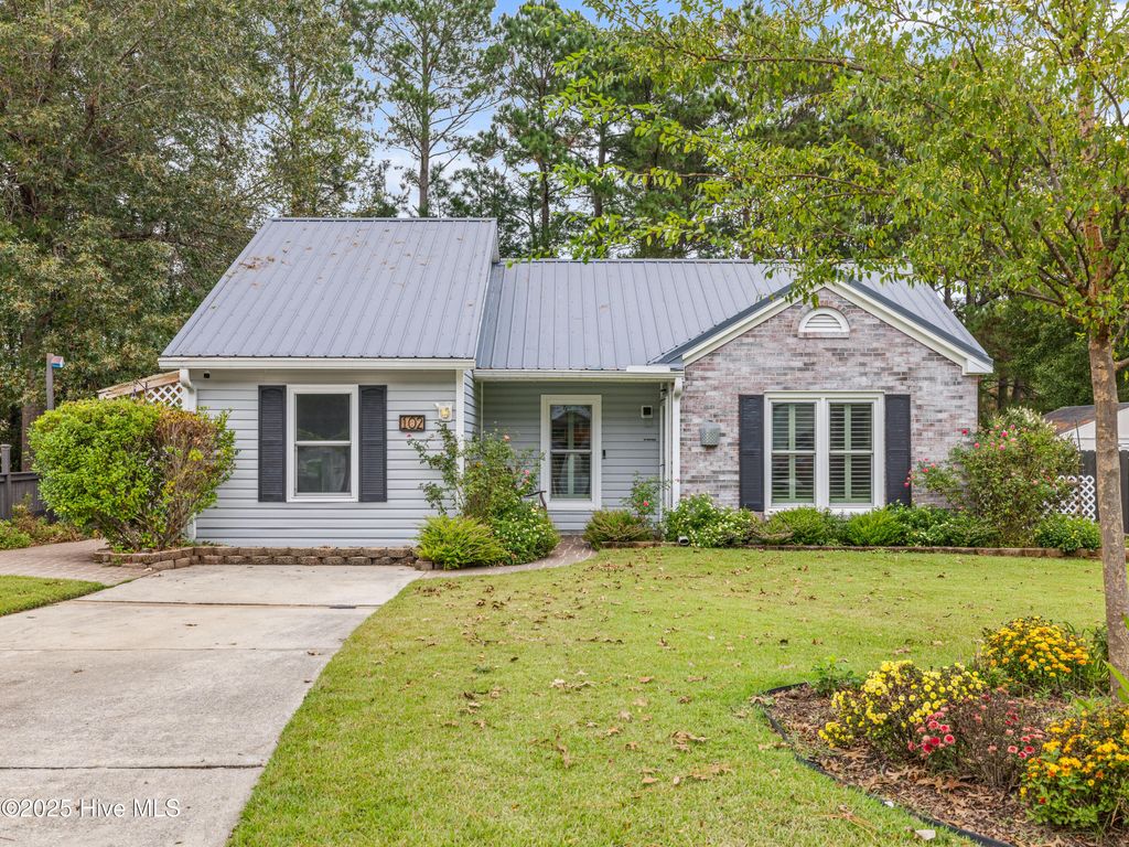 Photo of 102 W Cameron Court, Jacksonville, NC 28546 (MLS # 100536826)