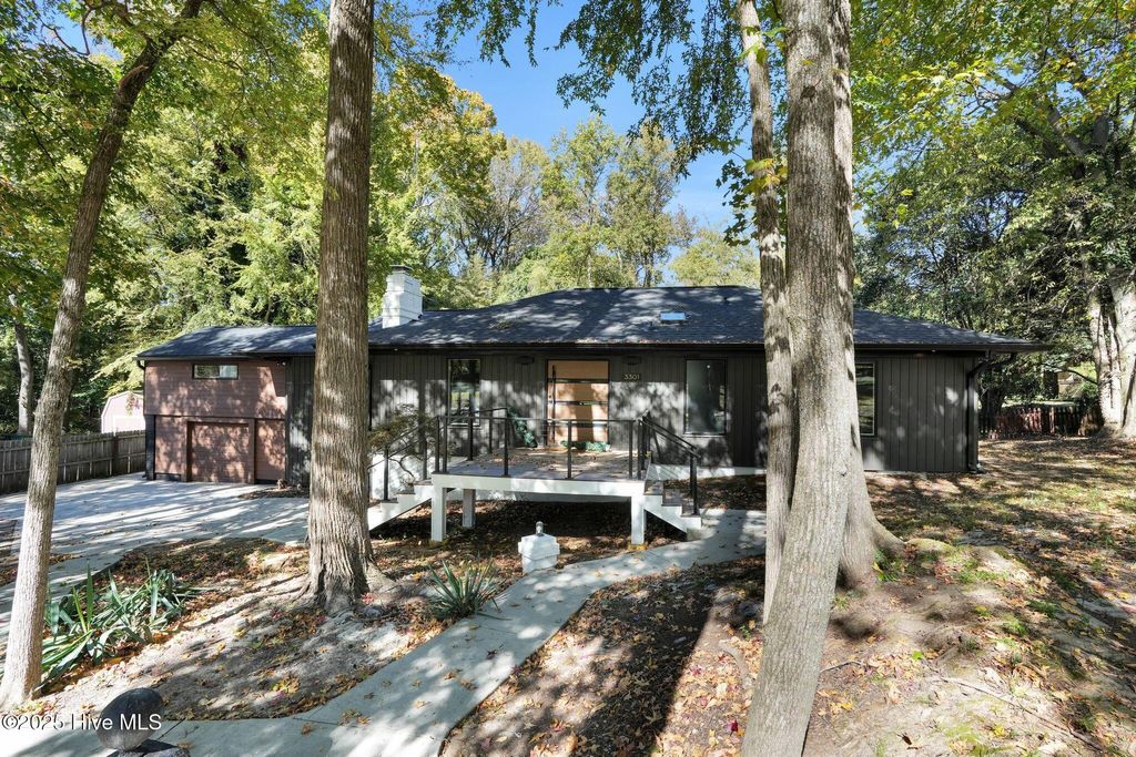Photo of 3301 Archdale Drive, Charlotte, NC 28210 (MLS # 100538225)