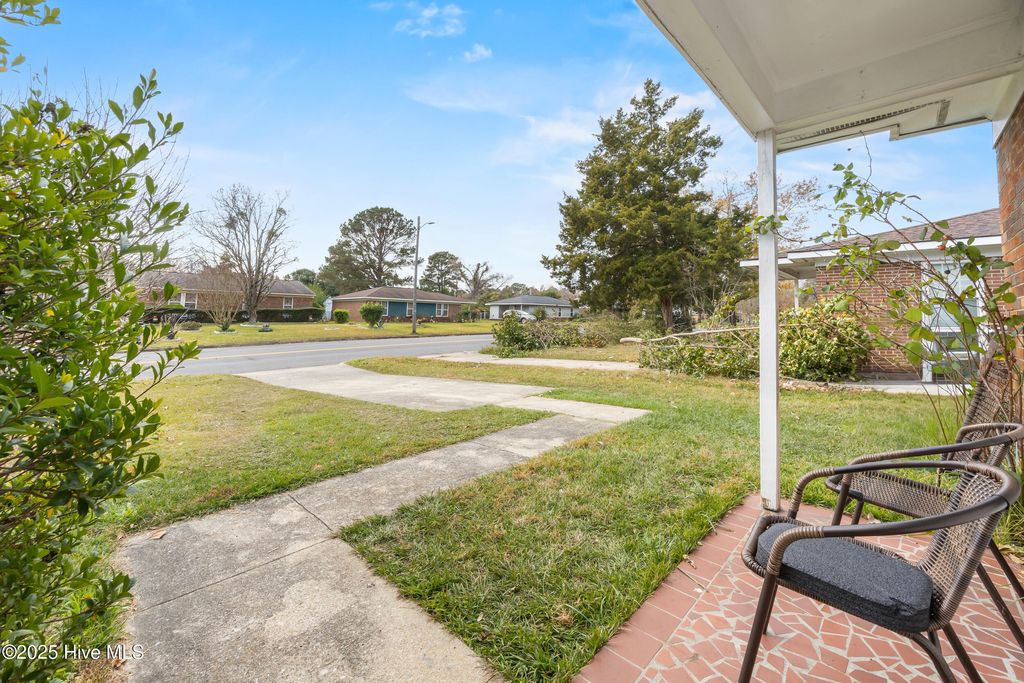 Photo of 2911 Spaulding Drive, Wilmington, NC 28405 (MLS # 100541005)