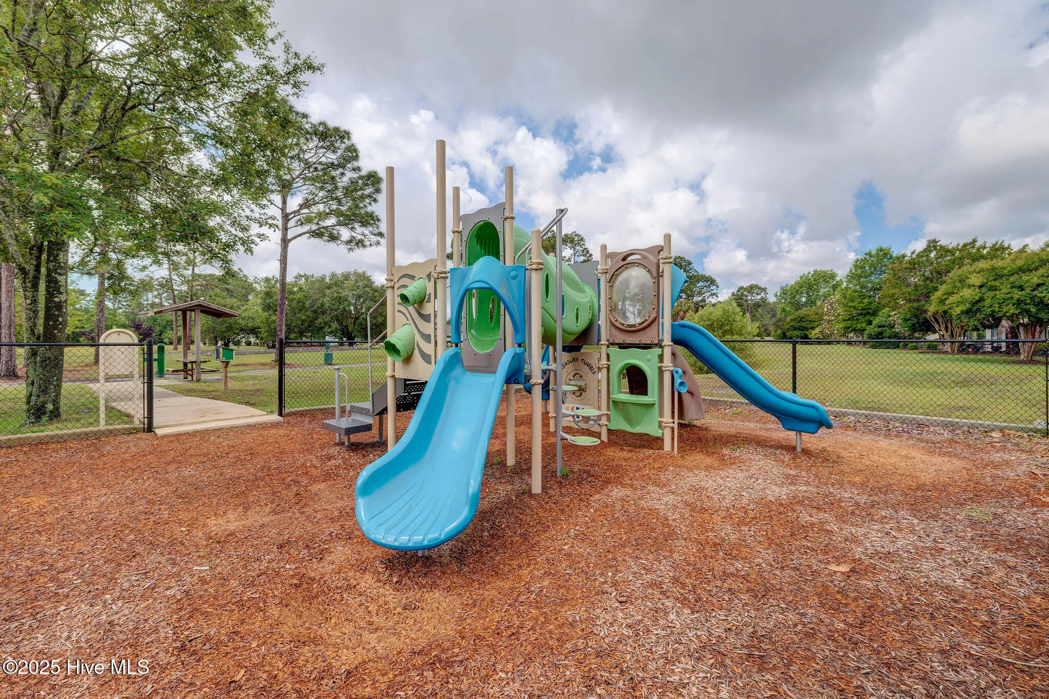 Wilmington, North Carolina 28405, United States, 3 Bedrooms Bedrooms, ,2 BathroomsBathrooms,Residential,Pending,156099