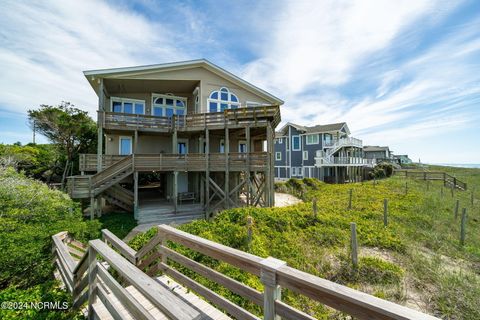 A home in Pine Knoll Shores