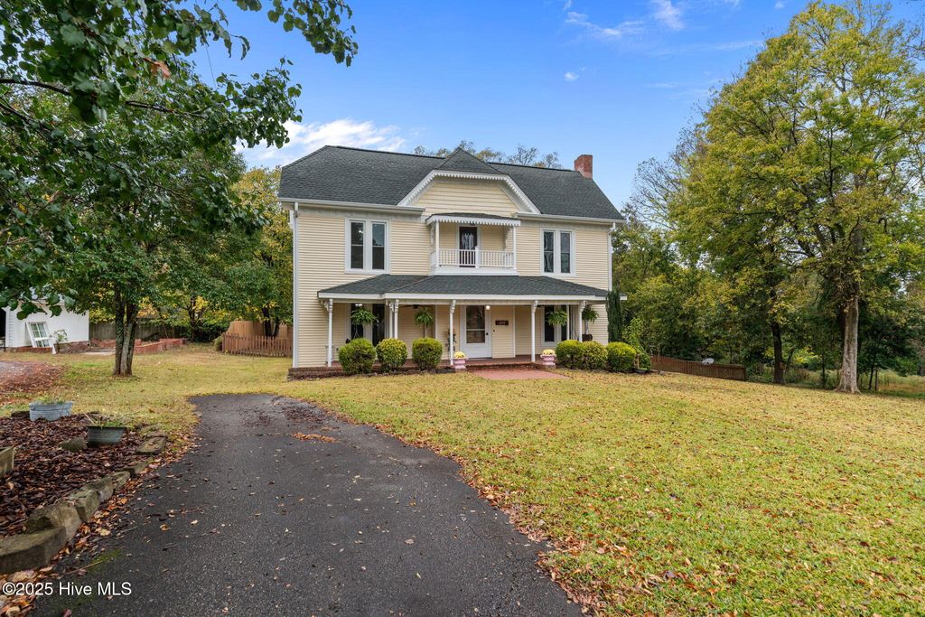 Photo of 208 W Barrett Street, Carthage, NC 28327 (MLS # 100538047)