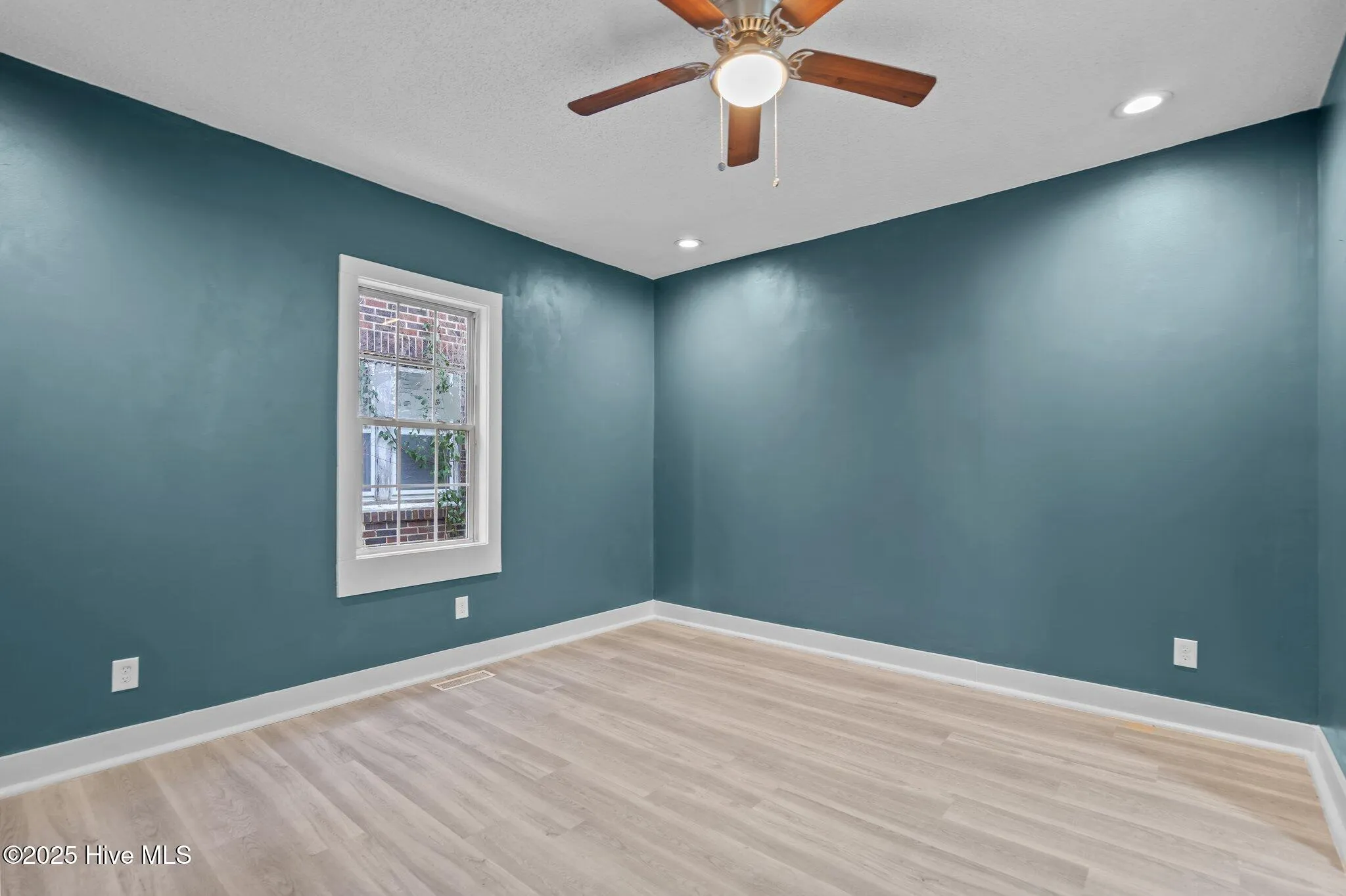 Wilmington, North Carolina 28401, United States, 2 Bedrooms Bedrooms, ,2 BathroomsBathrooms,Residential,Active,22509