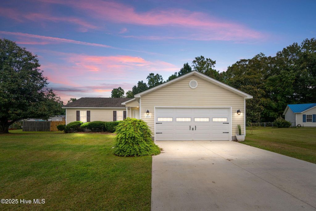 Photo of 307 Gaston Court, Jacksonville, NC 28540 (MLS # 100533042)