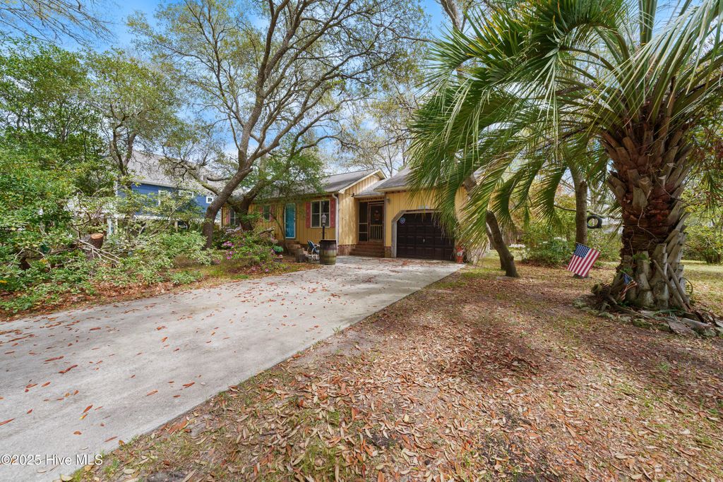 Photo of 226 NE 41st Street, Oak Island, NC 28465 (MLS # 100499658)