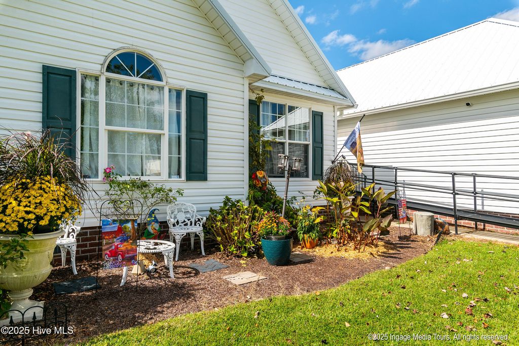 Photo of 1627 Crawfords Pointe Drive, Greenville, NC 27834 (MLS # 100533021)