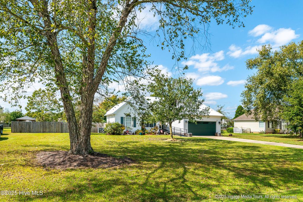 Photo of 1627 Crawfords Pointe Drive, Greenville, NC 27834 (MLS # 100533021)