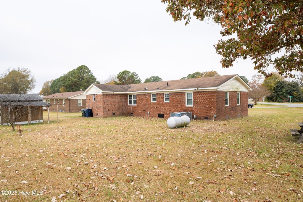Photo of 800 S Vance Street, Fremont, NC 27830 (MLS # 100542665)