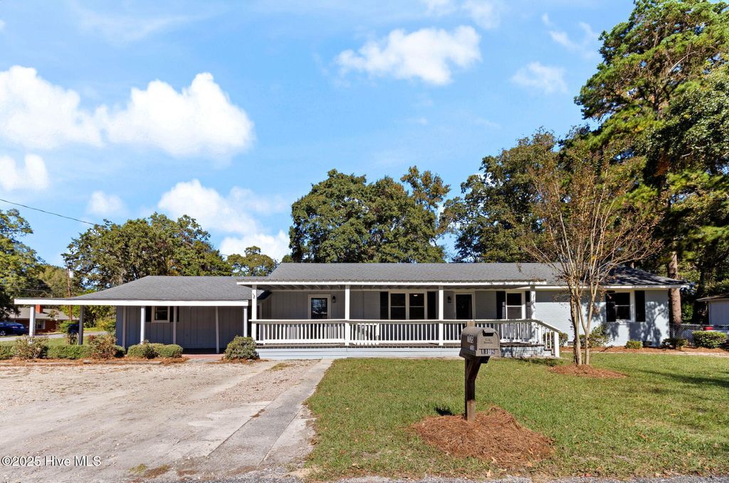 Photo of 1106 Bullard Street, Elizabethtown, NC 28337 (MLS # 100538113)