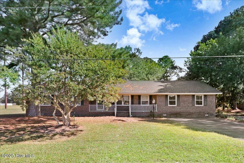 Photo of 302 Knollwood Drive, Selma, NC 27576 (MLS # 100537280)