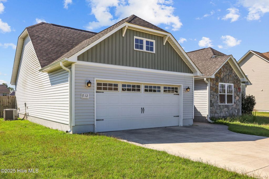 Photo of 712 Addor Drive, Richlands, NC 28574 (MLS # 100511618)
