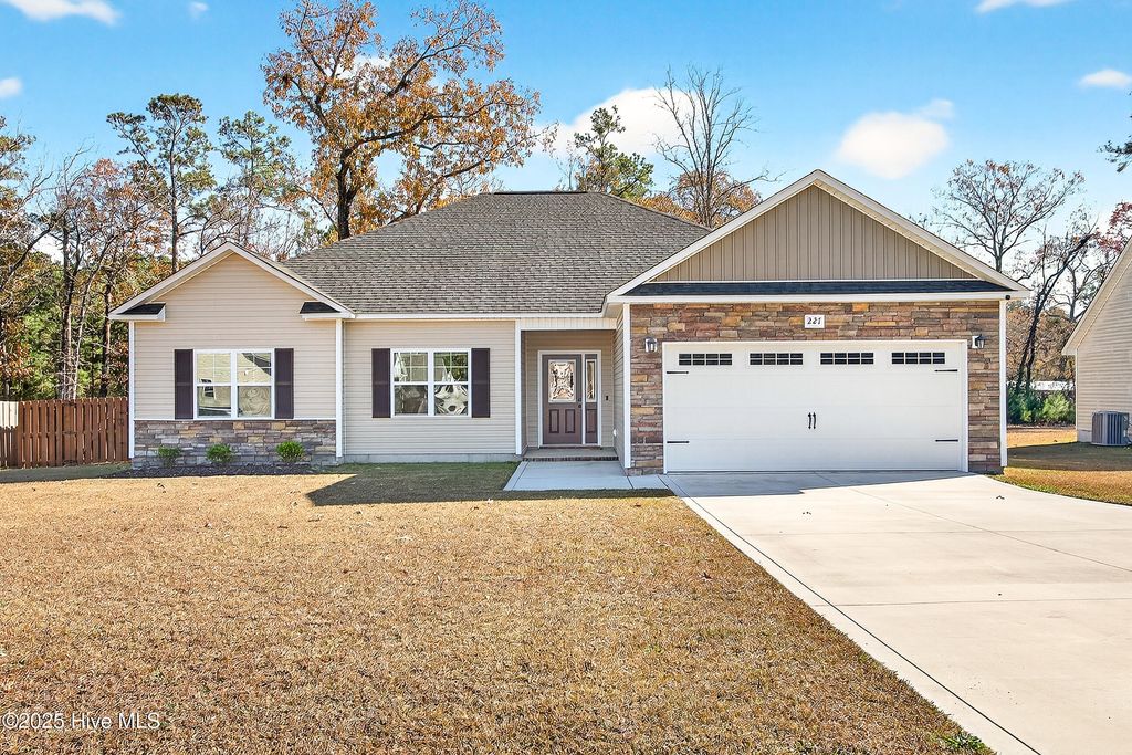 Photo of 227 Westfield Drive, Richlands, NC 28574 (MLS # 100543581)