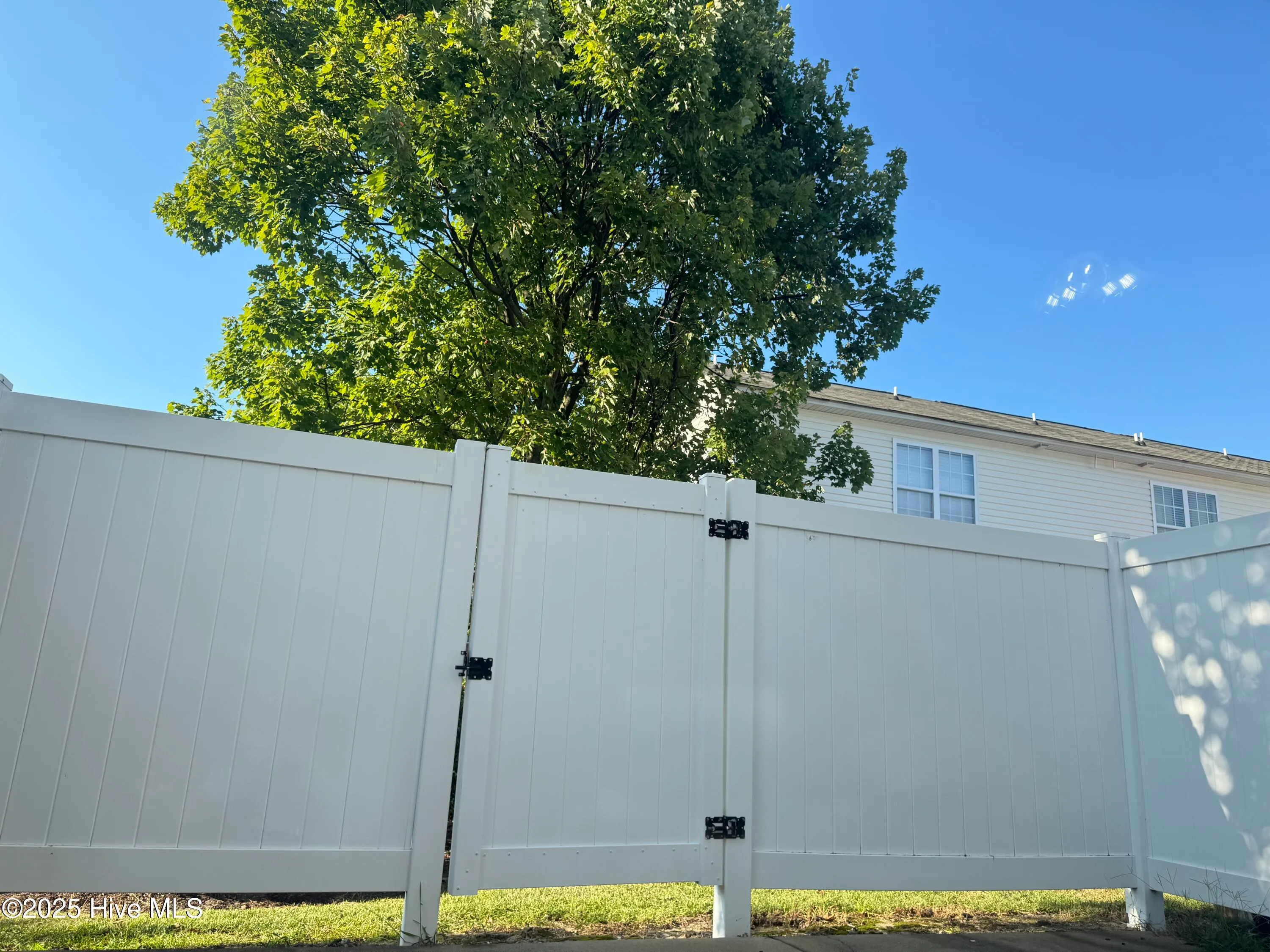 Greenville, North Carolina 27834, United States, 3 Bedrooms Bedrooms, ,3 BathroomsBathrooms,Residential,Active,215848