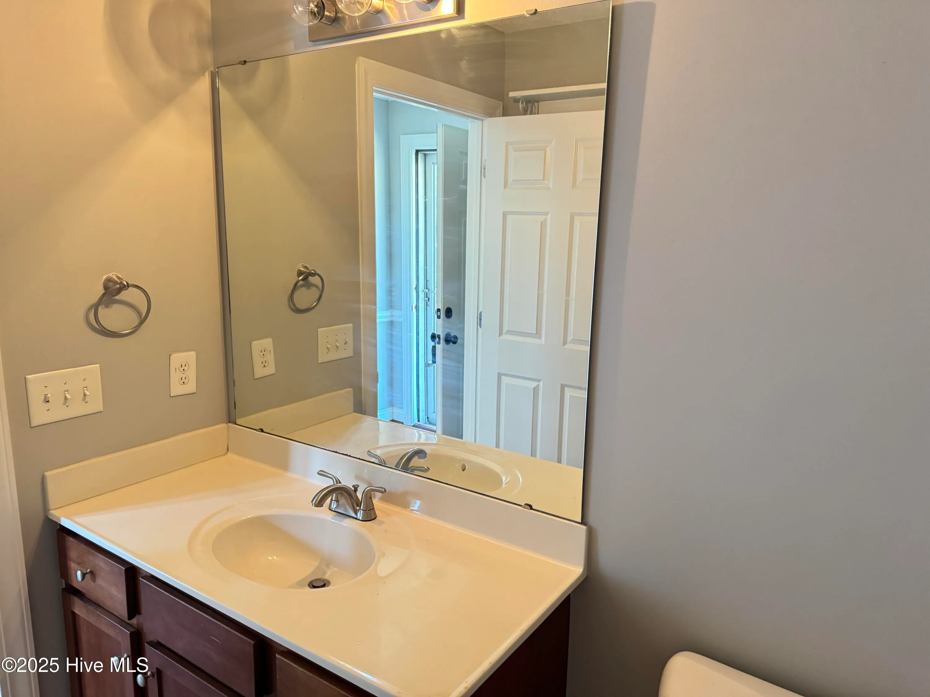 Greenville, North Carolina 27834, United States, 3 Bedrooms Bedrooms, ,3 BathroomsBathrooms,Residential,Active,215848