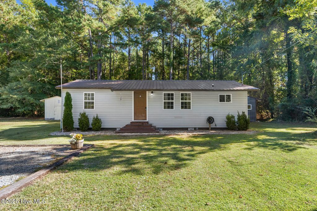 Photo of 137 Maypatch Road, Jacksonville, NC 28546 (MLS # 100537214)