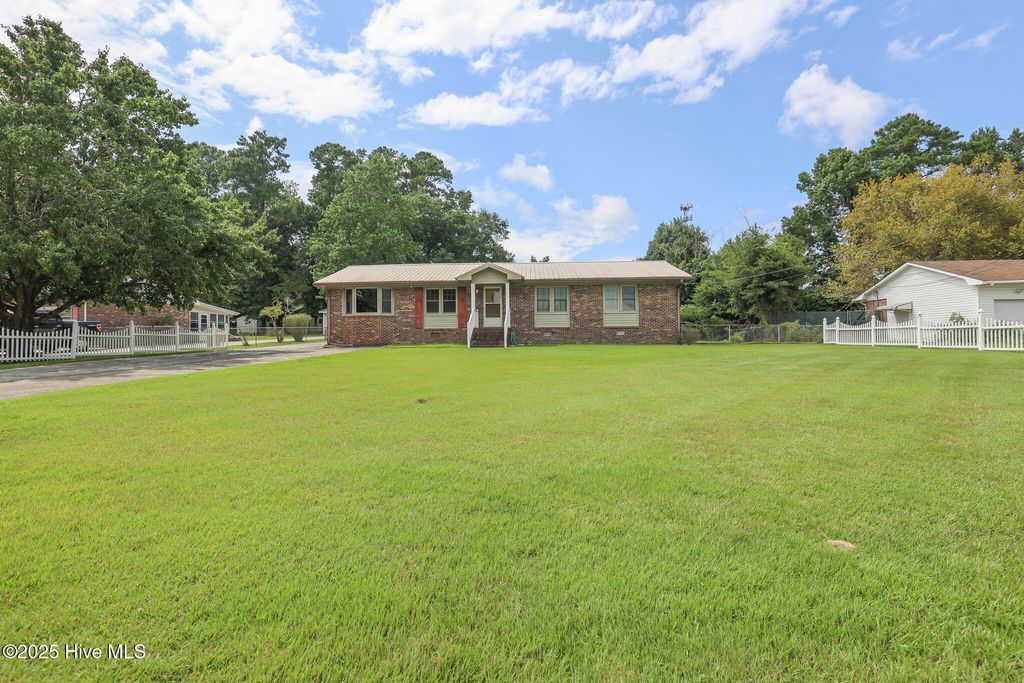 Photo of 16 Colonial Drive, Jacksonville, NC 28546 (MLS # 100524720)