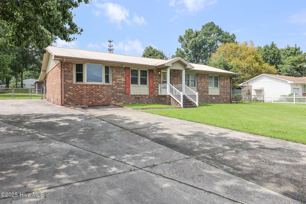 Photo of 16 Colonial Drive, Jacksonville, NC 28546 (MLS # 100524720)
