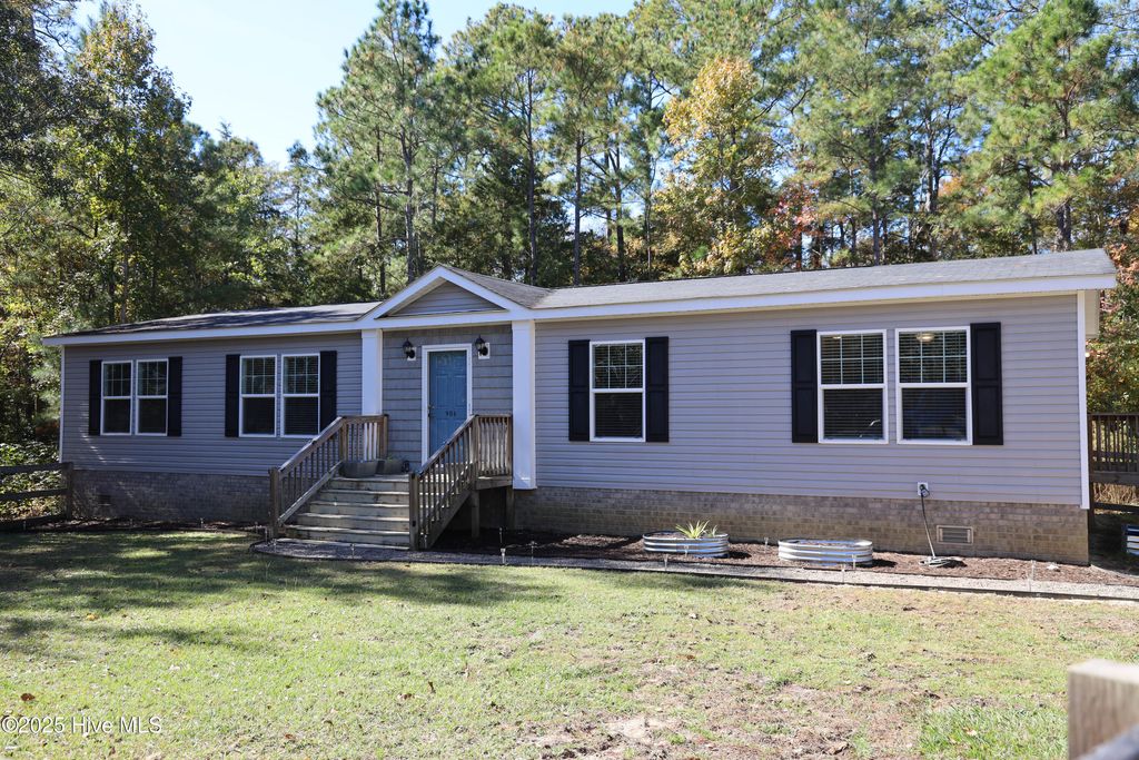 Photo of 906 W Belair Court, Rocky Point, NC 28457 (MLS # 100540094)