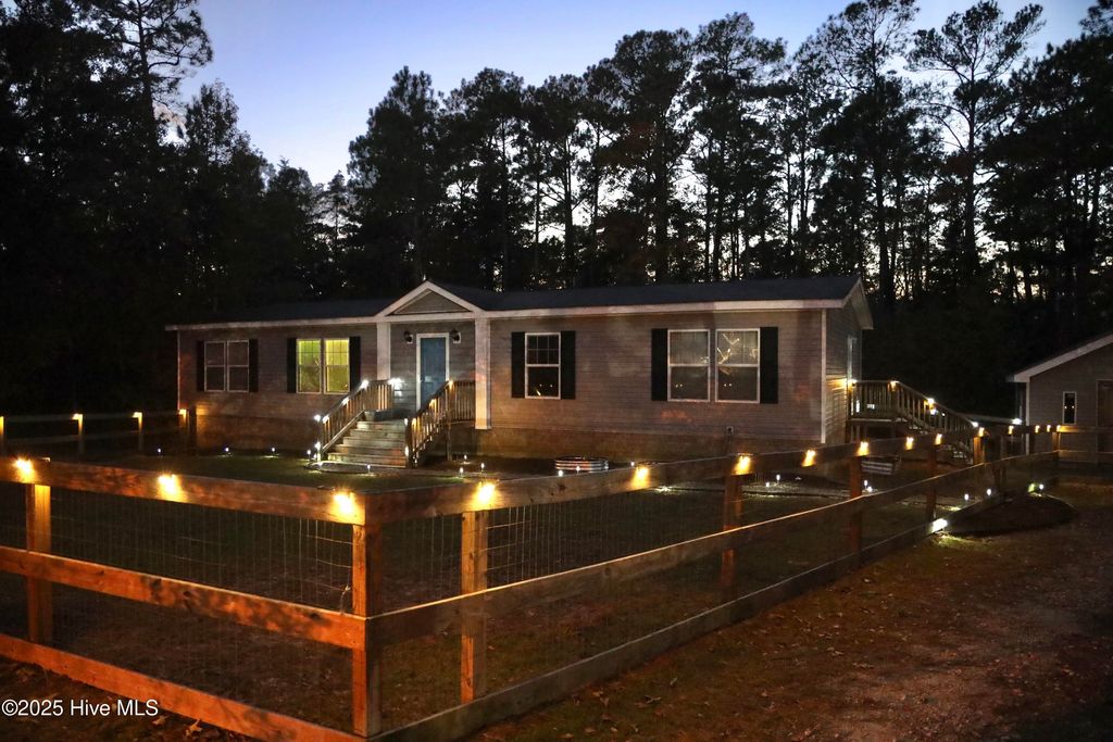 Photo of 906 W Belair Court, Rocky Point, NC 28457 (MLS # 100540094)