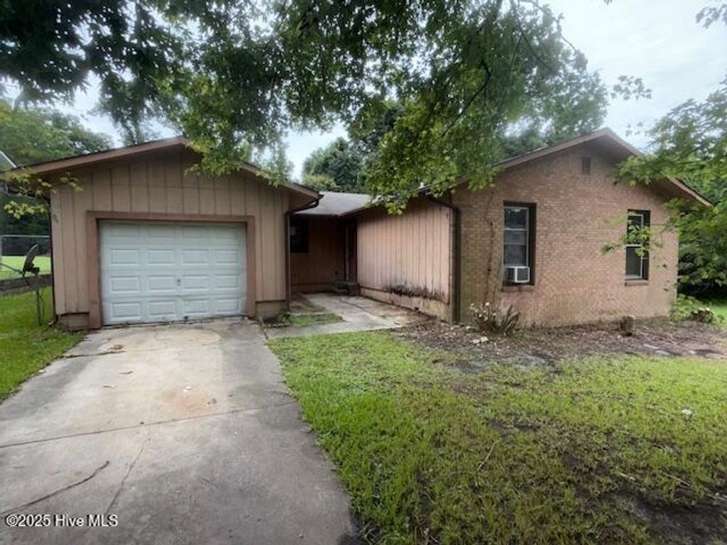 Photo of 119 Shadow Brook Drive, Jacksonville, NC 28546 (MLS # 100522625)