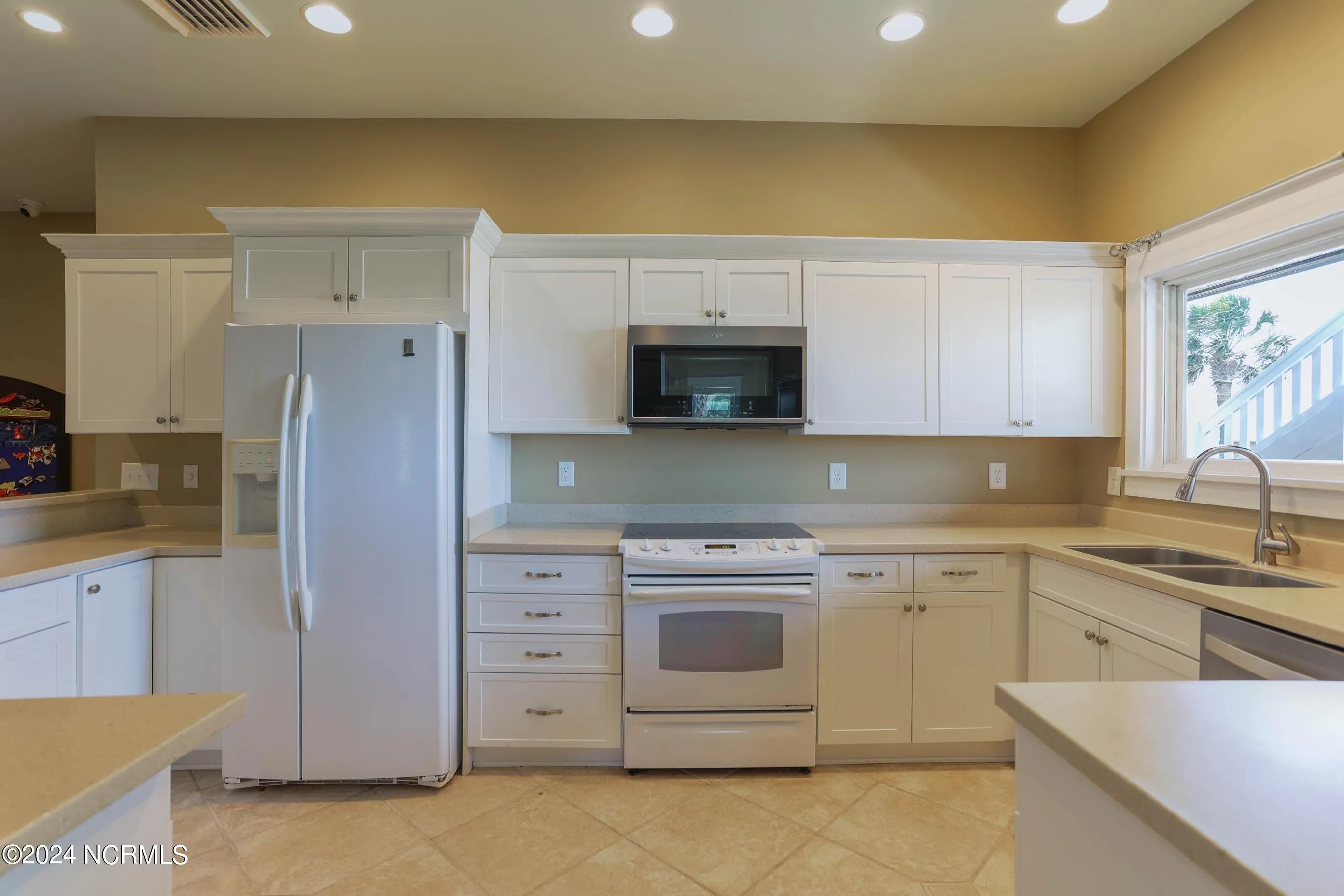 Hampstead, North Carolina 28443, United States, 4 Bedrooms Bedrooms, ,7 BathroomsBathrooms,Residential,Pending,52287