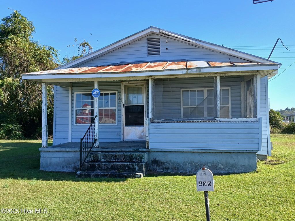Photo of 409 Plum Street, New Bern, NC 28560 (MLS # 100537777)