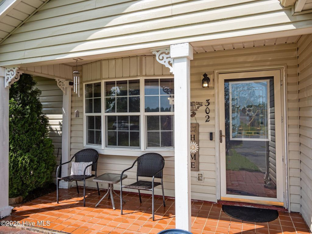 Photo of 302 Foxridge Lane, Hubert, NC 28539 (MLS # 100527557)