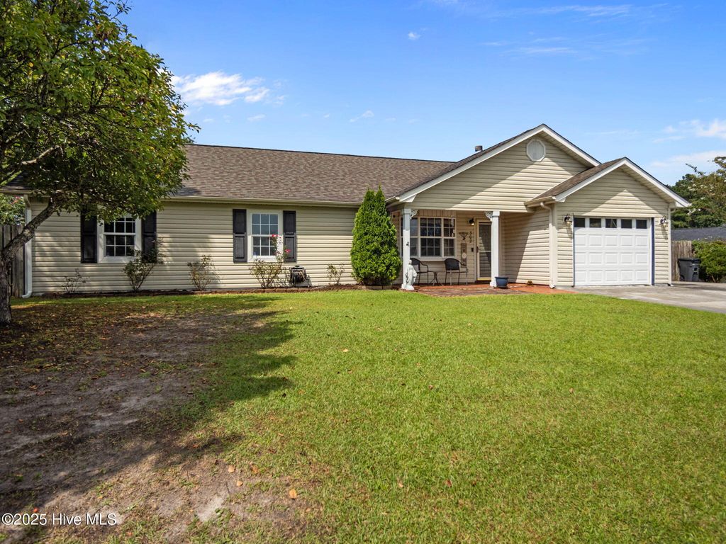 Photo of 302 Foxridge Lane, Hubert, NC 28539 (MLS # 100527557)