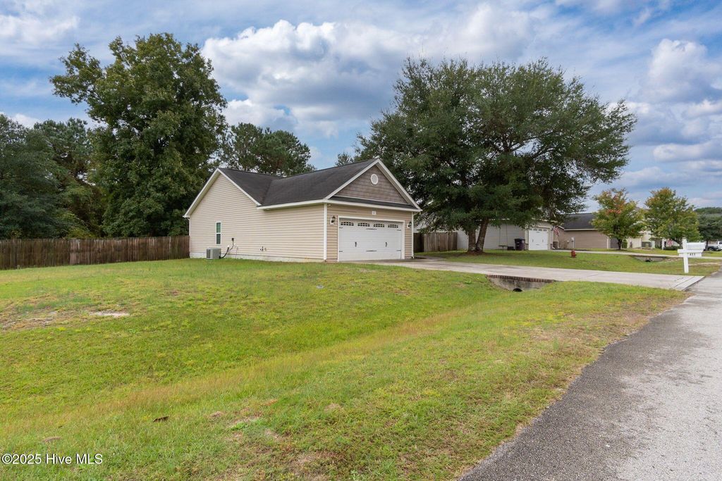 Photo of 411 Peppermint Drive, Hubert, NC 28539 (MLS # 100536736)