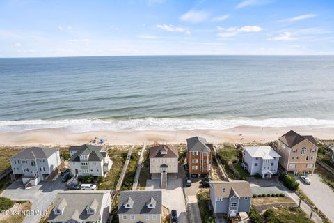 A home in North Topsail Beach