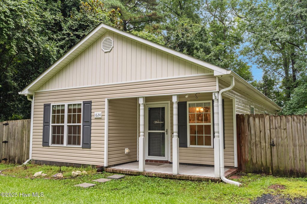 Photo of 1624 Hargett Street, Jacksonville, NC 28540 (MLS # 100522218)