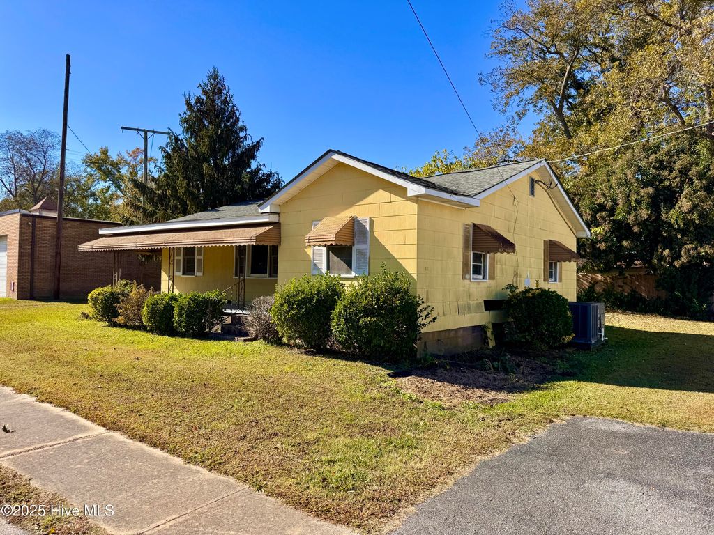 Photo of 102 E Main Street, Hamilton, NC 27840 (MLS # 100539067)