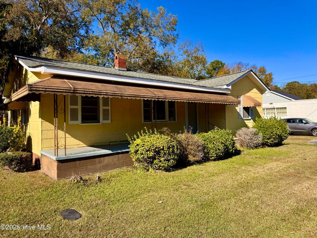 Photo of 102 E Main Street, Hamilton, NC 27840 (MLS # 100539067)