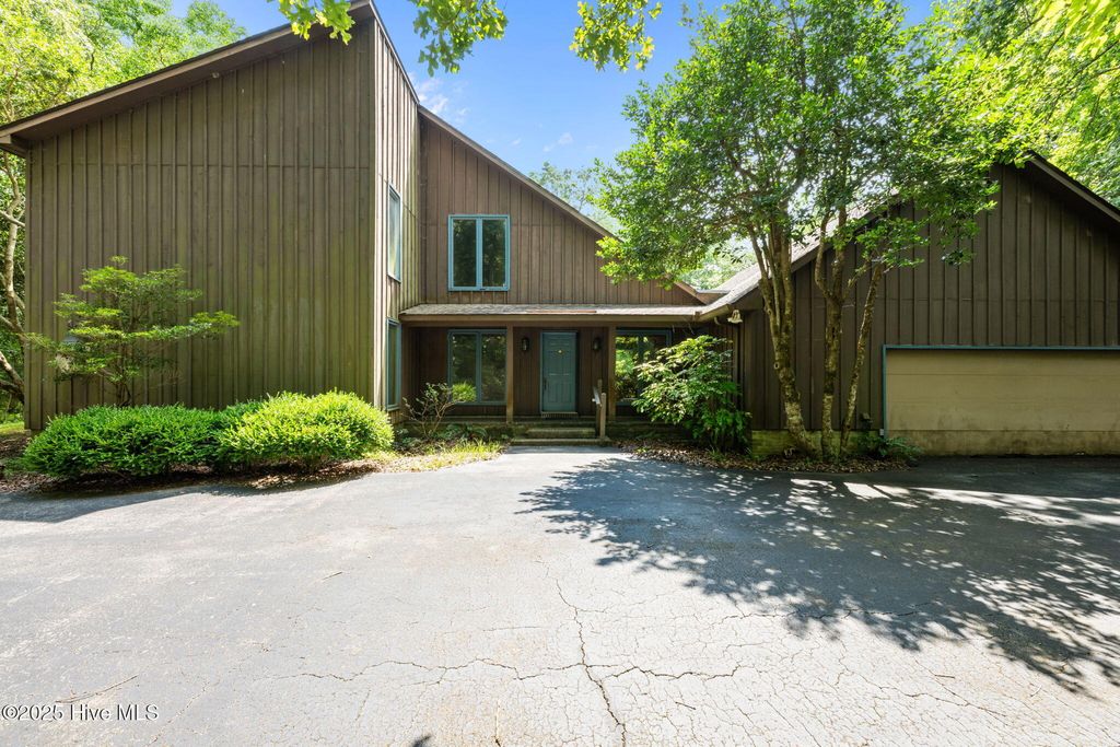 Photo of 449 Gatewood Drive, New Bern, NC 28562 (MLS # 100518738)