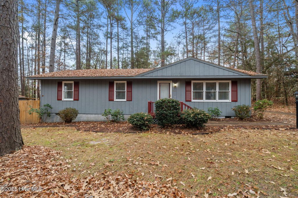 Photo of 901 Heather Trail, Aberdeen, NC 28315 (MLS # 100543311)