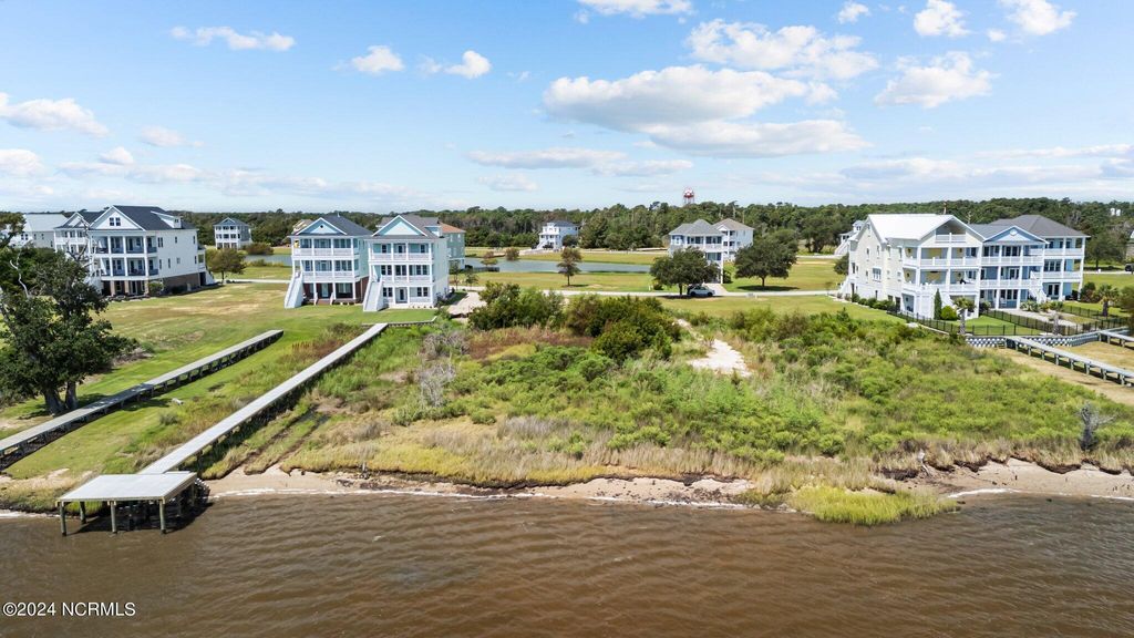 Photo of 719 Cannonsgate Drive, Newport, NC 28570 (MLS # 100489500)