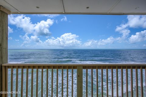 A home in North Topsail Beach